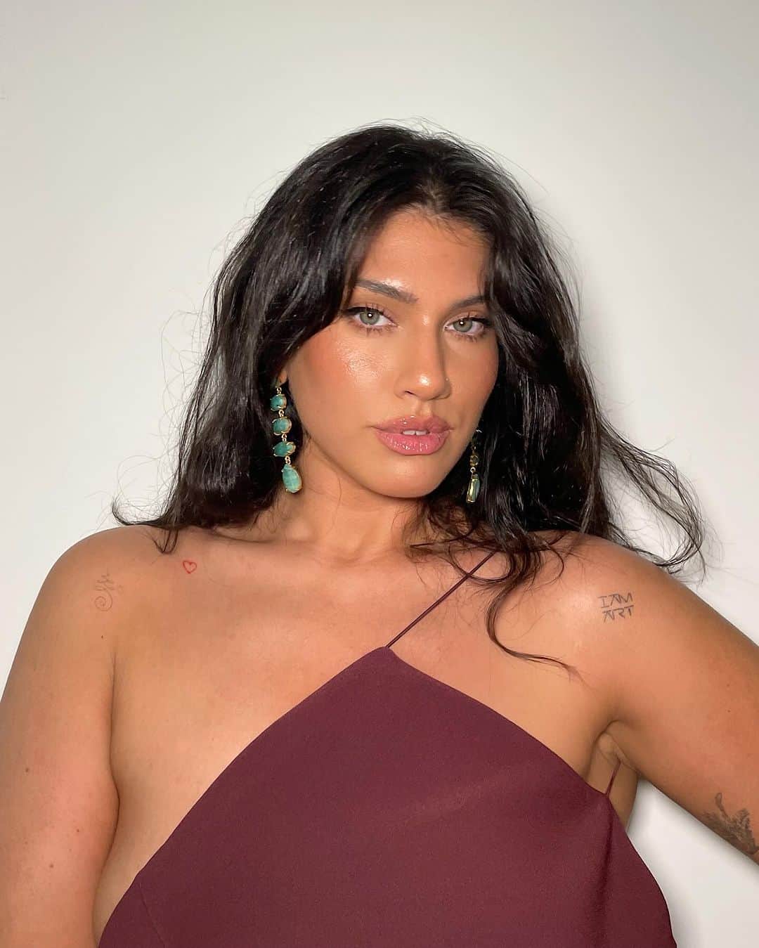 La'Tecia Thomasのインスタグラム：「☕️ 🎞️🤎」