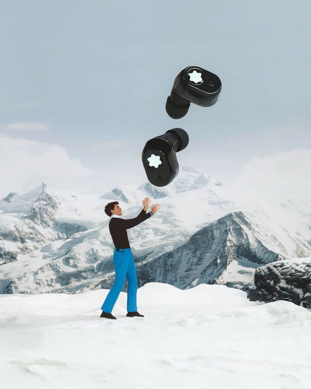 モンブランのインスタグラム：「Experience the true essence of winter celebrations as joyous music fills the air. Tune into the spirit of the holidays with our first-ever in-ear headphones, the MTB 03.  #HeartWritten #InspireWriting #GiftMontblanc」