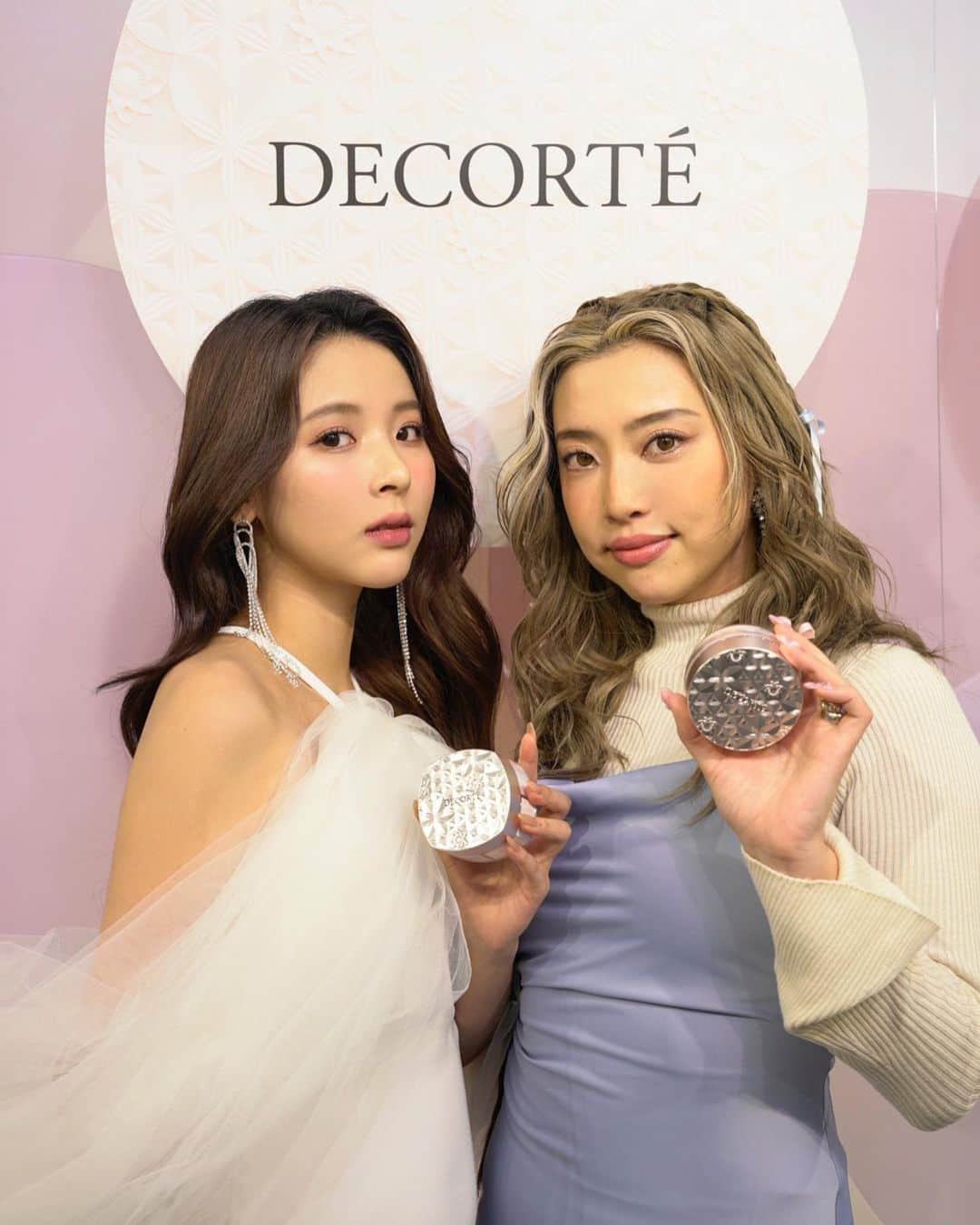 ミチさんのインスタグラム写真 - (ミチInstagram)「コスメデコルテ　ルース パウダーの新作の体験会へ🤍 @decorte_official 数々のベストコスメを受賞し殿堂入りされているフェイスパウダーが5つの質感、9種類になってパワーアップしてリニューアルしています✨ 魔法のような質感にときめきました☁️ #PR#DECORTE#フェイスパウダー」11月30日 18時00分 - mi0306chi