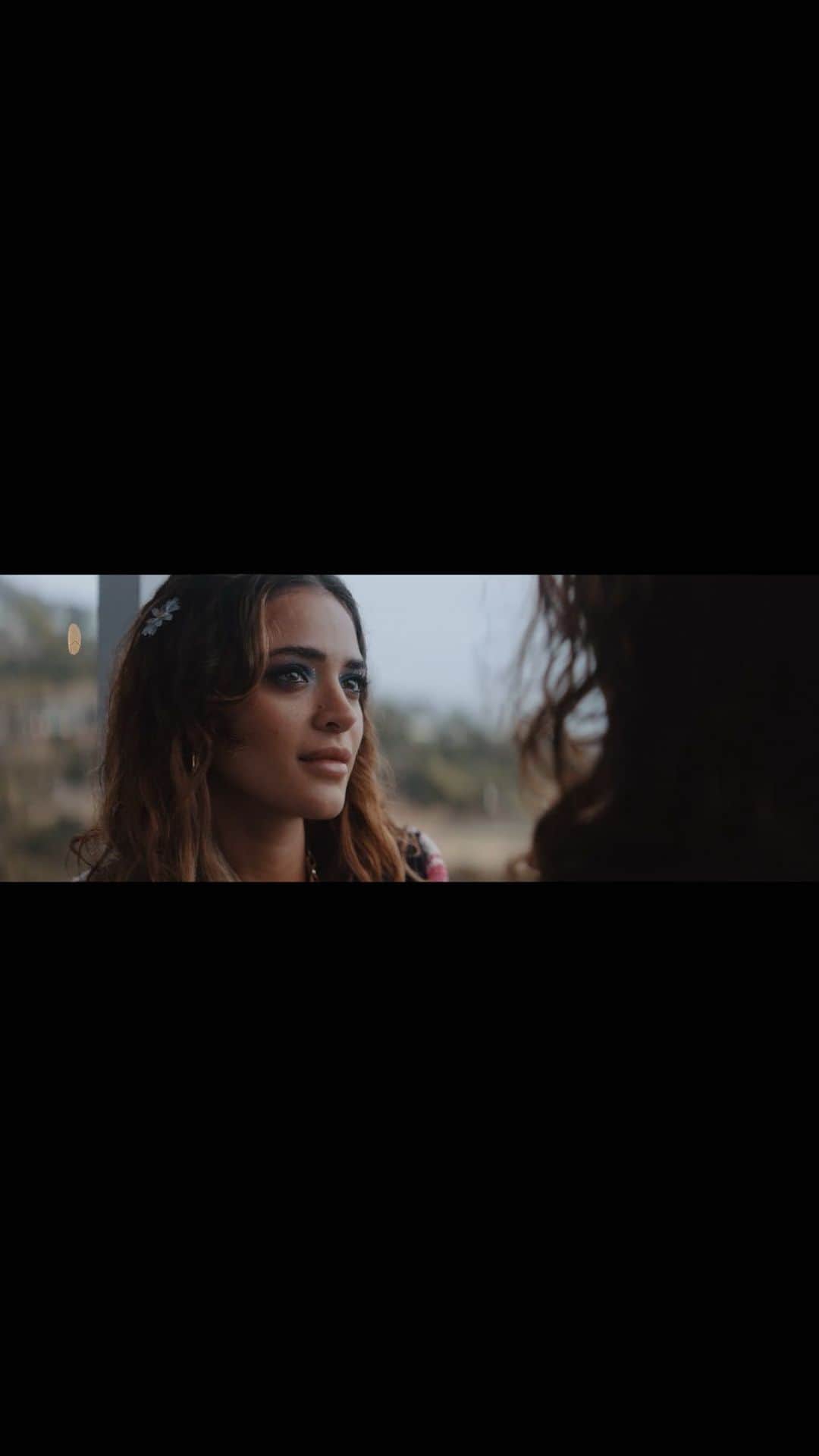 ルナ・ブライズ・ボイドのインスタグラム：「DELTOPIA this movie was released during the strike so we didn’t speak about it but now im hollering !!! it’s sooo beyond special  and im so grateful i had the privilege of working alongside this cast and crew ❤️ was a dream  check out the absolute madness we get into xx now on Amazon prime, Apple TV etc」