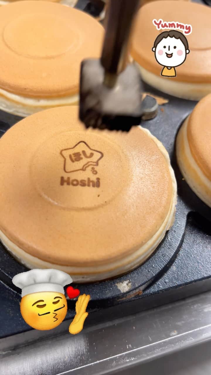 スティーブのインスタグラム：「So fresh, so tasty!  My original Japanese sweets are called HOSHI.  Hoshi is an obanyaki in Japan and we have been selling out daily at Mitsuwa Market place in Plano.  Stop by to try them anytime or come see us in December 16-17 at Mitsuwa for our next pop up event!  Also available online for local pickup near McKinney at hoshijapanesesweets.com スティーブ的視点のオリジナル大判焼きはほしと言います。ミツワにあります❣️」