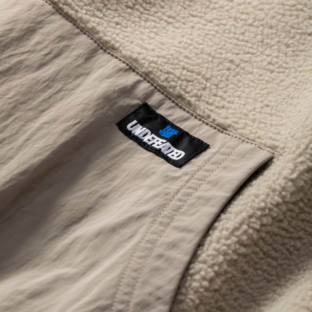 UNDFTDさんのインスタグラム写真 - (UNDFTDInstagram)「A detailed look into UNDEFEATED HOLIDAY 2023 Drop 2  The UNDEFEATED High Pile Pullover Hood and High Pile Pant are both constructed from 100% polyester fleece with nylon contrast, feature a woven label and embroidered ‘5-strike’ icon and are available in Khaki and Black.  Available Thursday, 11/30 exclusively at 11am at all UNDEFEATED Chapter Stores and 8am PST at Undefeated.com」11月30日 3時03分 - undefeatedinc
