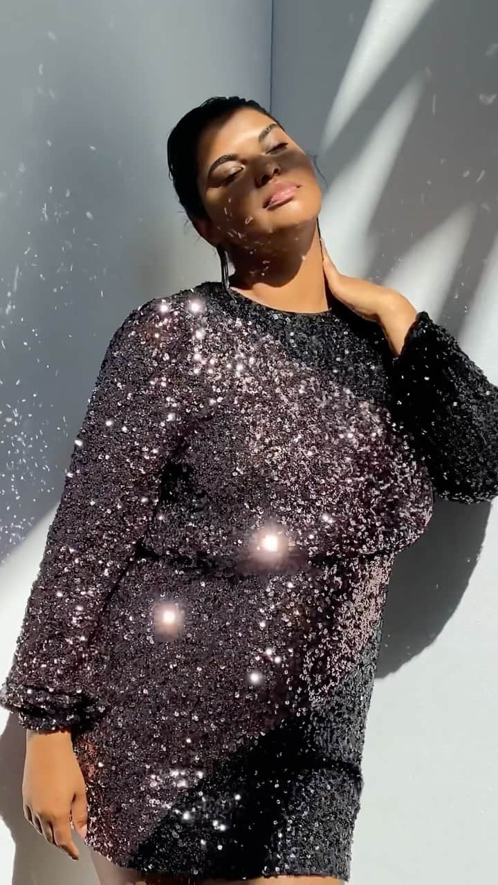 Nordstromのインスタグラム：「When the dress of your dreams shines even brighter in person! ✨ Find your perfect holiday look at the link in bio.」