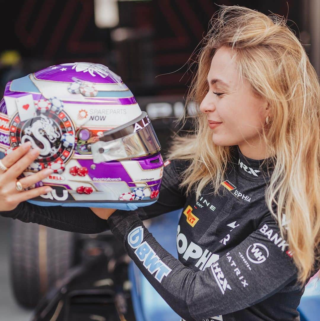 ソフィア・フロルシュさんのインスタグラム写真 - (ソフィア・フロルシュInstagram)「Macau 🎥 roll finds // #sophia #sophia99 #racegirl #racing #motorsport #changeagent #soptimism #unscripted」11月30日 3時12分 - sophiafloersch