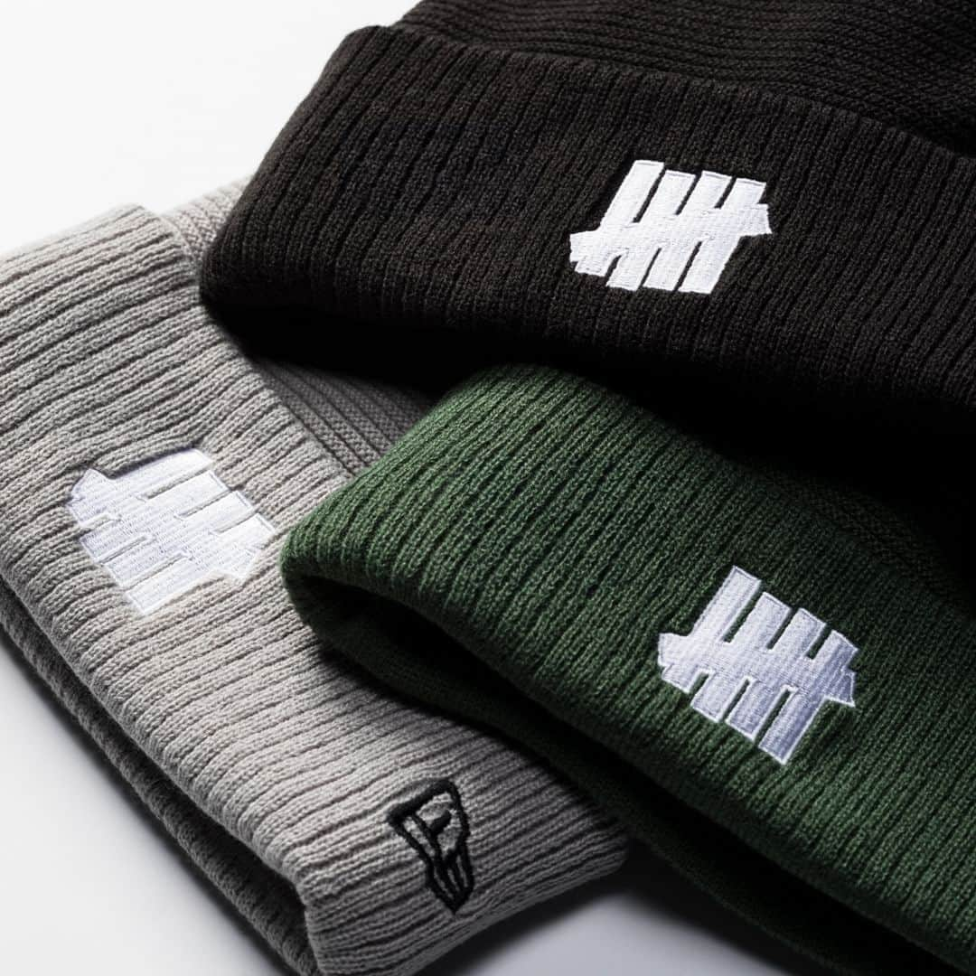 UNDFTDさんのインスタグラム写真 - (UNDFTDInstagram)「A detailed look into UNDEFEATED HOLIDAY 2023 Drop 2  Introducing the Drop 2 UNDEFEATED x New Era headwear, including the Icon Patch Fitted and Icon Contrast Knit Beanie. The Icon Patch Fitted is made of 100% wool melton with a green visor, wool patch, an embroidered ‘5-strike’ icon and is available in Heather Grey, Navy and Black. The Icon Contrast Knit Beanie is a 100% acrylic 1x1 rib beanie with contrast knit 2x1 rib cuff, an embroidered ‘5-strike’ icon and is available in Grey, Hunter Green and Black.  Available Thursday, 11/30 exclusively at 11am at all UNDEFEATED Chapter Stores and 8am PST at Undefeated.com」11月30日 3時29分 - undefeatedinc