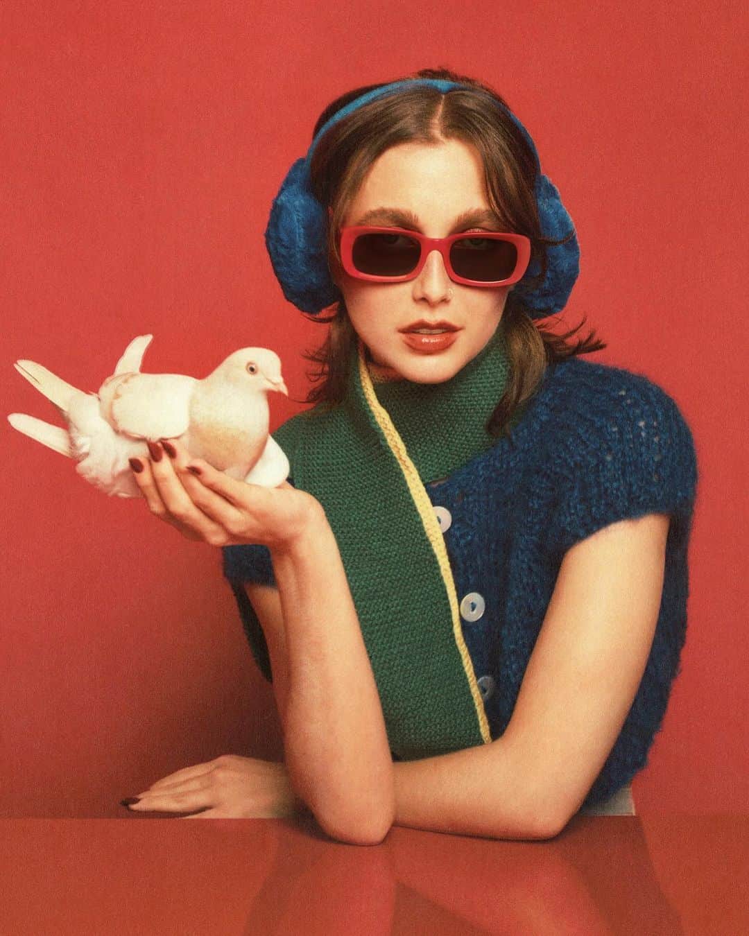 Warby Parkerさんのインスタグラム写真 - (Warby ParkerInstagram)「Hard-launching our first collab with @emmachamberlain after almost a decade of her wearing Warby 🐦」11月30日 3時44分 - warbyparker