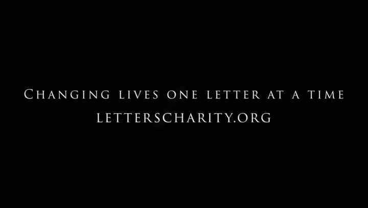 フレッド・アーミセンのインスタグラム：「Donate money or shop for a family at letterscharity.org (link in bio)」