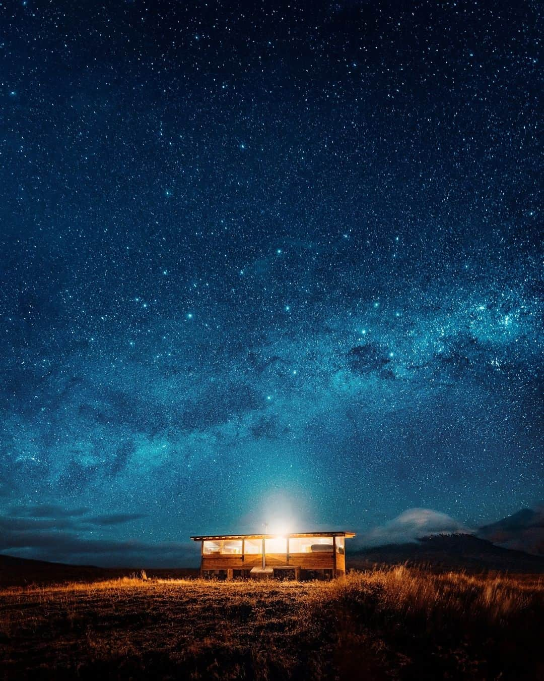 Airbnbのインスタグラム：「Located in a national park, this home has dramatic windows that look out at 7 different volcanoes.  🏡 Cotopaxi Tiny House 📍 Machachi, Pichincha, Ecuador」