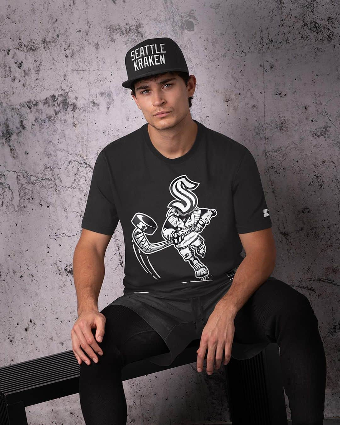 スターターさんのインスタグラム写真 - (スターターInstagram)「Looking fresh. 😮‍💨  The new NHL x Starter Black Ice Collection is out now! 🥶  Available now at NHLShop.com and select team stores.」11月30日 4時07分 - starterofficial