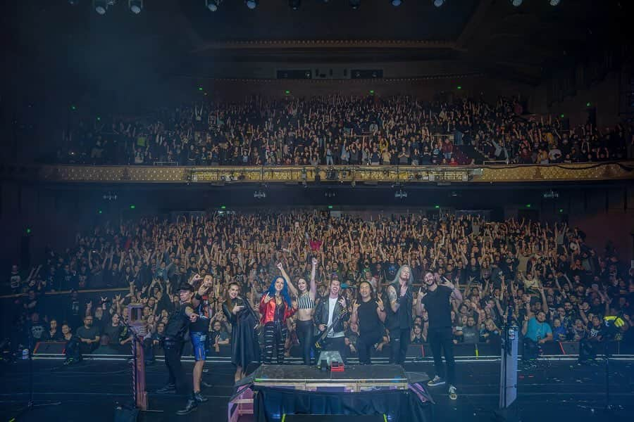 ハーマン・リのインスタグラム：「LOS ANGELES!  Thank you so much for an incredible last night of the @dragonforcehq US and Canada tour, and selling out @thewiltern 💚 we got to share the stage with some incredible guest performers including @alissawhitegluz @elizeryd and @colerolland!  Who was at this show?   Huge thanks to all of you for making this such a special tour - we’ll be back! 🐉  📸: @harrybabyjpg   #dragonforce #losangeles #thewiltern」