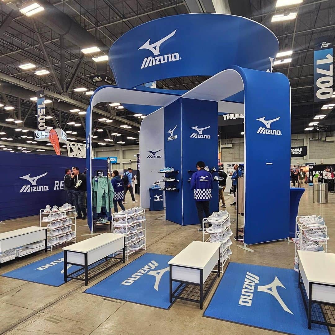 MizunoRunningのインスタグラム：「Join us at TRE today where the Mizuno team will be unveiling our newest innovations! Get an exclusive sneak peek and be the first to try on the upcoming Wave Rebellion 2 series launching in January. Don't miss this chance to experience the future of running gear firsthand! #mizunorunning #tre23 #allrunnersallruns」