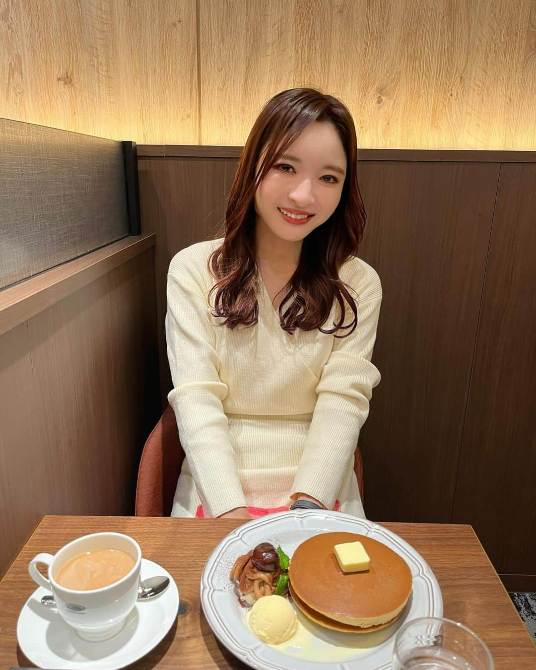 AriizumiEmaさんのインスタグラム写真 - (AriizumiEmaInstagram)「先日、久しぶりにパンケーキ🥞を食べました💓 日曜日でしたが、席が空いていて良かった✨ ホイップクリームを久しぶりにたっぷり✨  ・ #パンケーキ#cafe#週末」11月30日 5時02分 - ema_ariizumi