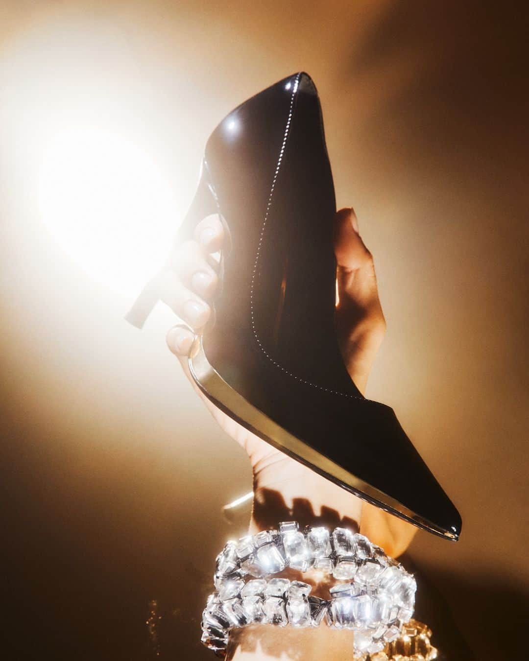 Giuseppe Zanotti Designさんのインスタグラム写真 - (Giuseppe Zanotti DesignInstagram)「Clean lines. Intriguing style. From the seductive straps of the INTRIIGO ALLURE mule to the perfectly balanced VIRGYN pump, holiday heels bring the glamour. #GiuseppeZanotti #GZFW23」11月30日 5時00分 - giuseppezanotti