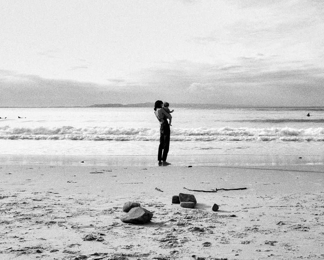 アレキサンドラ・アゴストンさんのインスタグラム写真 - (アレキサンドラ・アゴストンInstagram)「June my girl ❤️❤️❤️ first day at the beach with Dad @chriscolls」11月30日 5時05分 - alexandraagoston