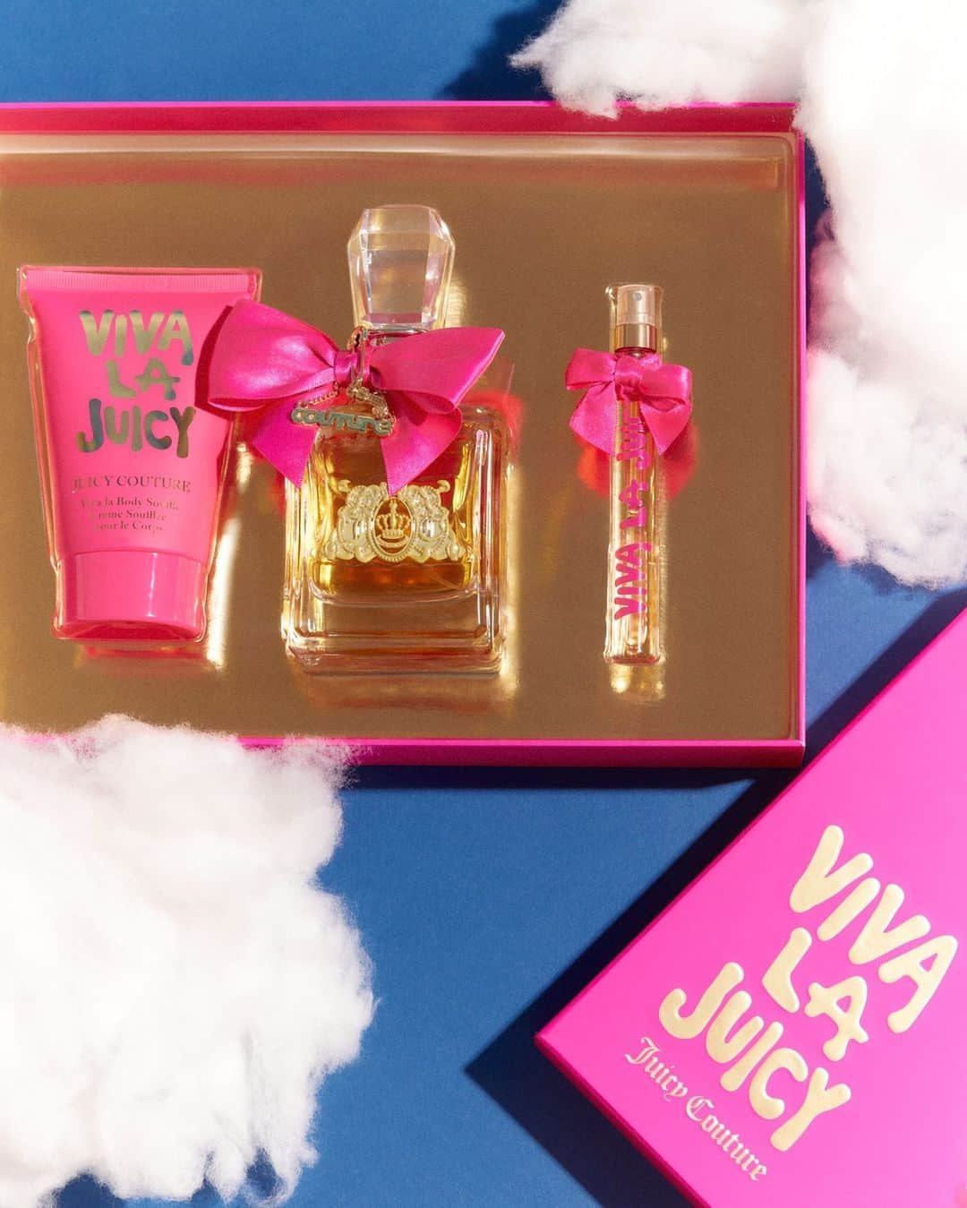 ジューシークチュールさんのインスタグラム写真 - (ジューシークチュールInstagram)「Make the glam girl in your life feel heaven-scent #JuicyCouture」11月30日 5時20分 - juicycouture