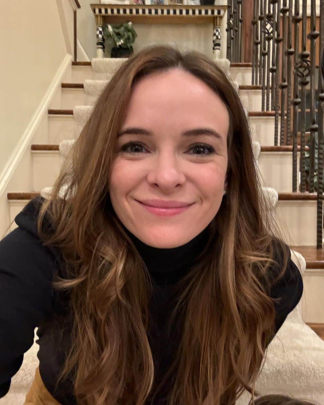 ダニエル・パナベイカーのインスタグラム：「A late November diary including: A Thanksgiving outfit worth documenting, good cocktails with good people, a Turkey Trot for the books, Elliot being the goodest boy, and a quick trip to SF!」