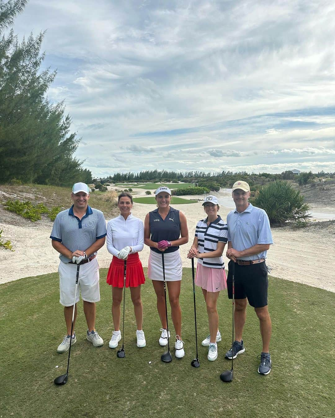 レクシー・トンプソンのインスタグラム：「Hero World Challenge pro am today ☺️🇧🇸」