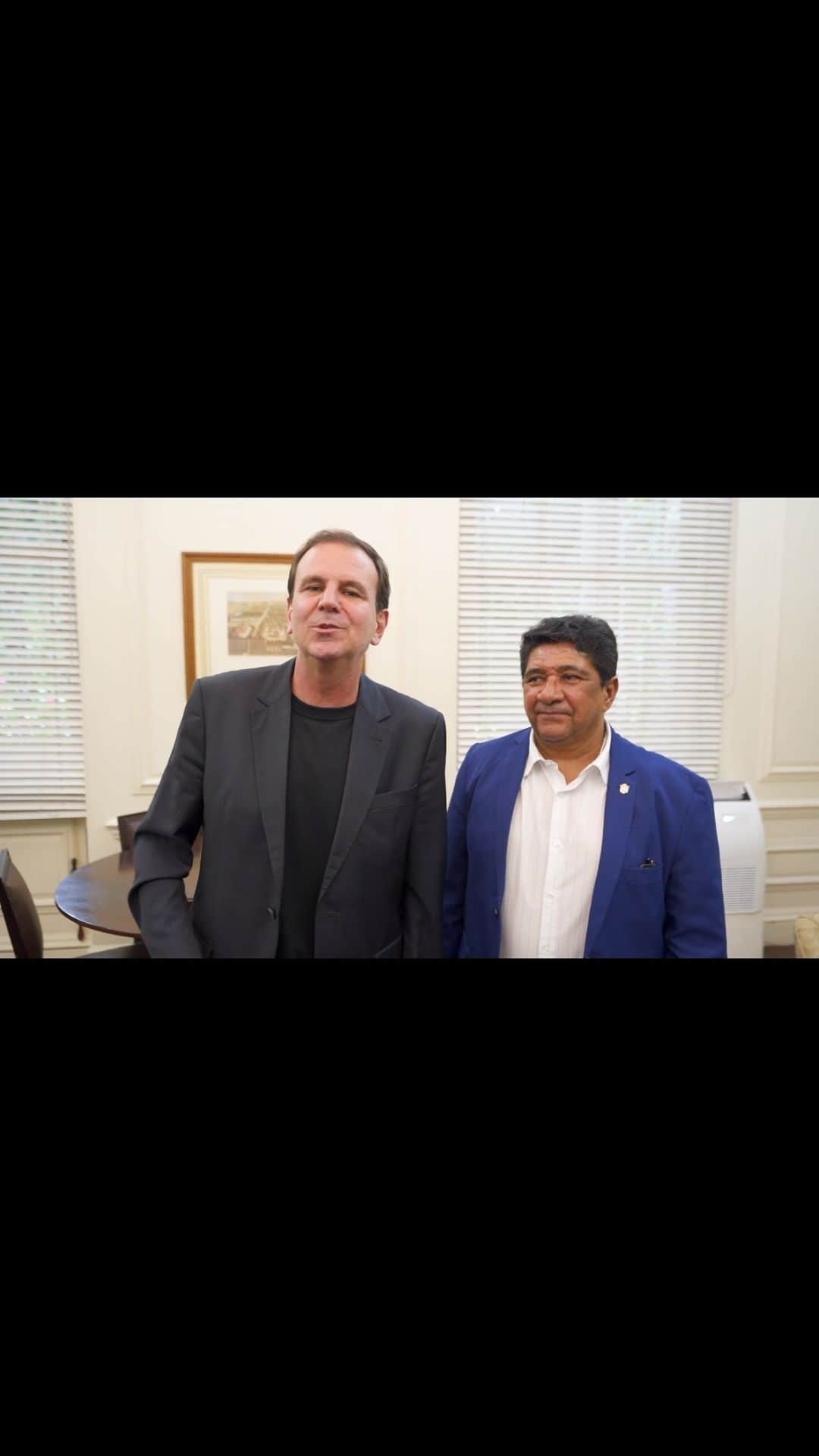 サッカー ブラジル代表チームのインスタグラム：「A Prefeitura do Rio e a CBF anunciaram nesta quarta-feira (29) a criação do Museu do Futebol Brasileiro, que vai ser instalado na antiga sede do Automóvel Club do Brasil, na Rua do Passeio, no Centro. A parceria também se estenderá à instalação do Centro de Treinamentos para o Futebol Feminino e árbitros, além da transferência da CBF Academy para a Barra da Tijuca, na Zona Oeste.  Para a instalação do museu, o município vai conceder o imóvel no Centro e a entidade esportiva vai doar todo o seu acervo, atualmente exposto em sua sede na Barra da Tijuca, na Zona Oeste. As obras no antigo prédio do Automóvel Club do Brasil já começaram e serão investidos R$ 36,3 milhões.  As instalações do histórico prédio do antigo Automóvel Clube, que é tombado pelo Instituto Estadual do Patrimônio Cultural (Inepac) desde 1965 e preservado pela lei 1.139/1987 do Corredor Cultural, serão restauradas e modernizadas.   Durante o encontro entre o prefeito do Rio e o presidente da CBF, também ficou acertada a parceria para a criação do Centro de Treinamentos para o futebol feminino e árbitros, em um terreno da entidade, na Barra da Tijuca. A CBF Academy também será transferida para o local.」