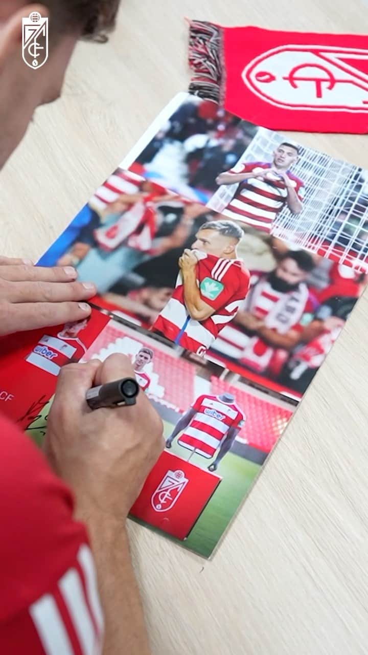 のインスタグラム：「📼 𝗜𝗡𝗦𝗜𝗗𝗘  ¡Así han pasado Bryan, Uzuni y Boyé la tarde de firmas y fotos en la tienda de @wiberfibra! 🤳❤️  #𝙀𝙩𝙚𝙧𝙣𝙖𝙇𝙪𝙘𝙝𝙖 🇦🇹」