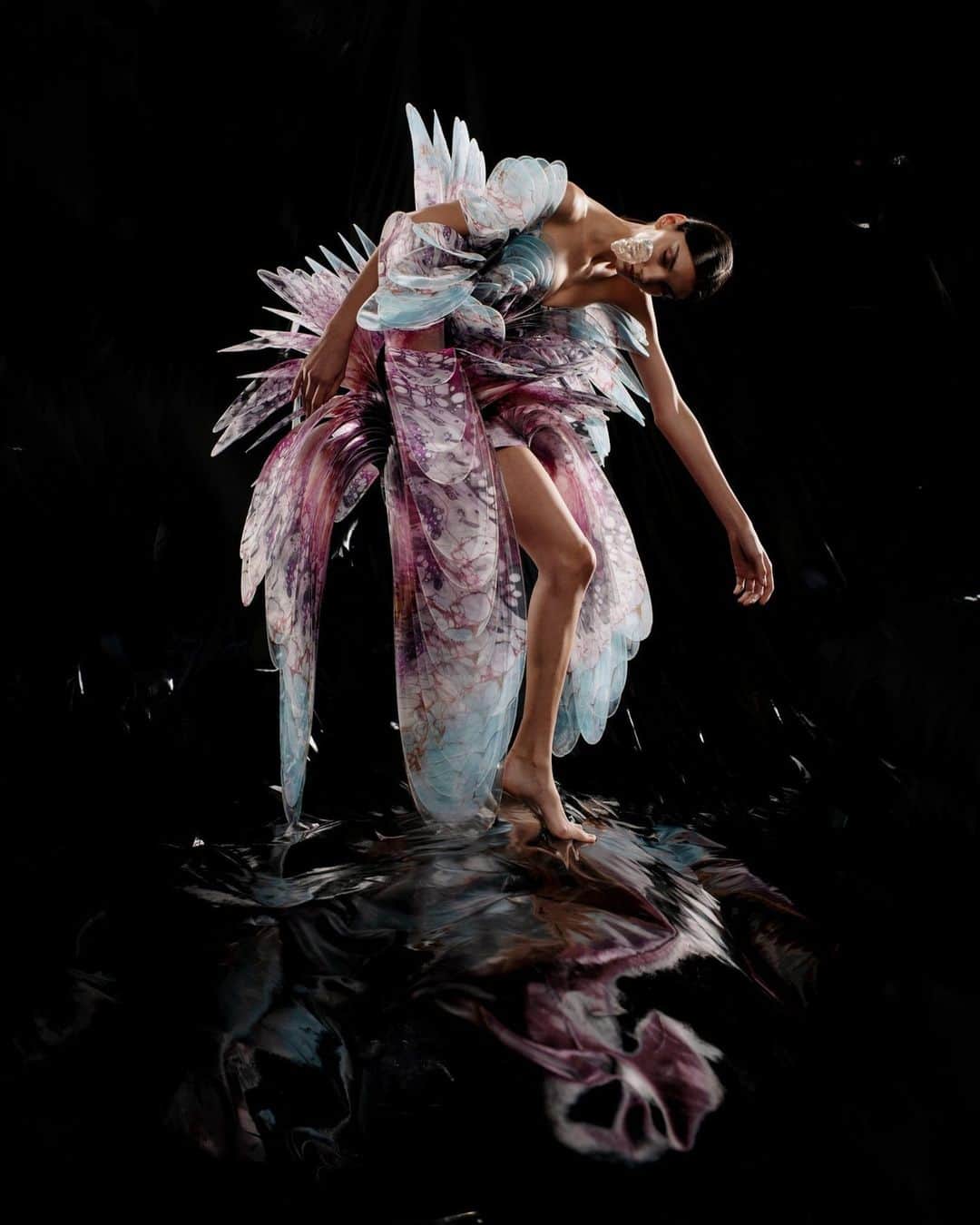 Vogue Runwayさんのインスタグラム写真 - (Vogue RunwayInstagram)「There is real time and there is Iris Van Herpen time, as evidenced by “Iris Van Herpen: Sculpting the Senses,” a new show at the Musée des Arts Décoratifs in Paris open now through April 28, 2024. In real time, people will spend a few hours absorbed in the exhibition dedicated to the peerless Dutch designer who has developed singular pathways between haute couture craftsmanship and the fields of science, nature, technology, architecture, art, and dance. Within Van Herpen’s universe, 16 years of creation span several millennia of inspiration and research, from an ancient nautilus to the Large Hadron Collider. Tap the link in bio for a look inside the show.」11月30日 7時01分 - voguerunway