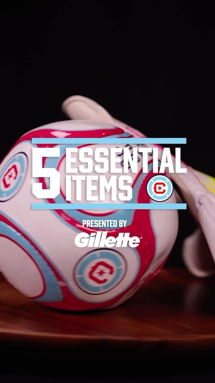 シカゴ・ファイアーのインスタグラム：「Brady’s packing skills are on point!  From his vacuum to his gloves, these 5 essential items are a game-changer for any away game adventure.  Full 📹 with link in bio.  #cf987 | @Gillette」
