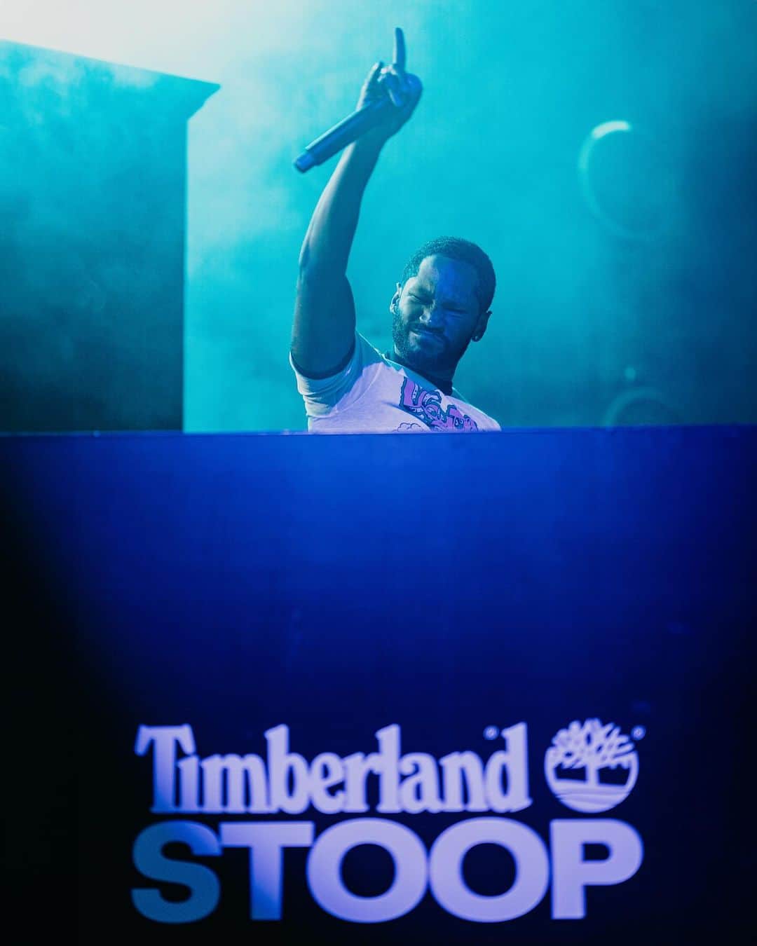 ティンバーランドのインスタグラム：「We wrapped our yearlong 50th anniversary celebration with The Stoop Finale, featuring musical performances by @kaytranada, @amine, @rocmarci and @lola.brooke. 🫡🔥  Our hyper-localized pop-up tour had six stops to pay homage to the communities that helped make the Yellow Boot a cultural icon. We brought free workshops, giveaways, product customizations, special access to exclusive releases and a 256-square-foot custom bodega to multiple New York boroughs.  Our viral 250-pound Timberland Boot made its final appearance for the season, but we’ll be back next year.   #TheStoop #Timberland  #BuiltForTheBold」