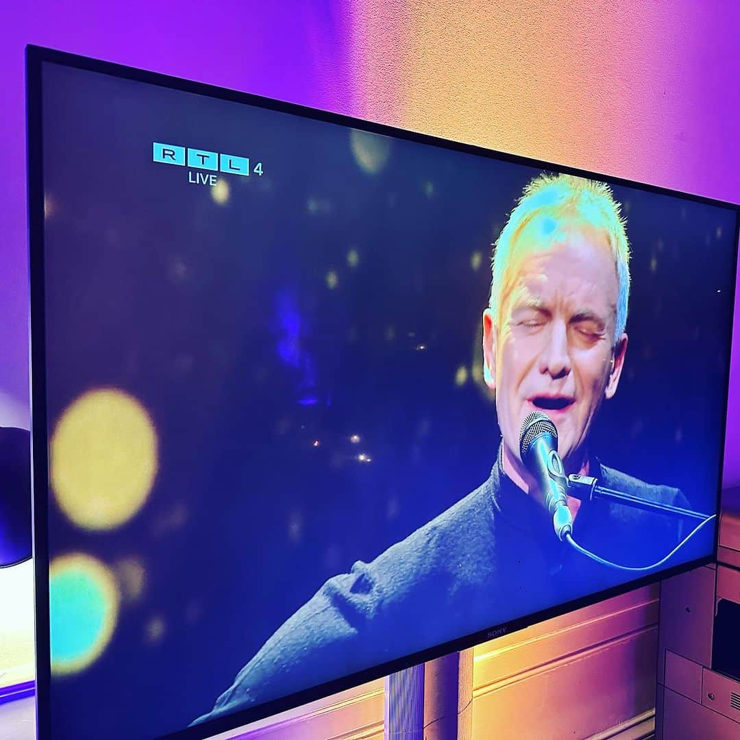 スティングさんのインスタグラム写真 - (スティングInstagram)「Thank you RTL 4 for having me on live tonight #netherlands #mysongstour」11月30日 7時19分 - theofficialsting