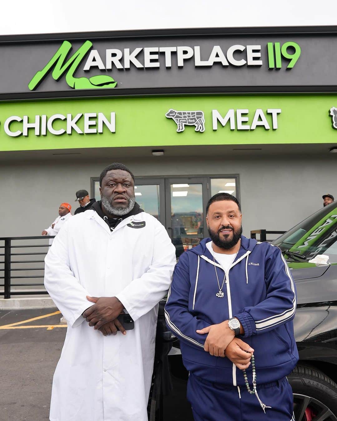 DJキャレドのインスタグラム：「Miami go check out @marketplace119_miami it’s amazing just loaded my Freezer 🆙 wit lobsters 🦞 steaks 🥩 shrimp 🍤 CONGRATS MY BROTHER E CLASS ON ANOTHER ONE LOVE IS THE ONLY WAY !」