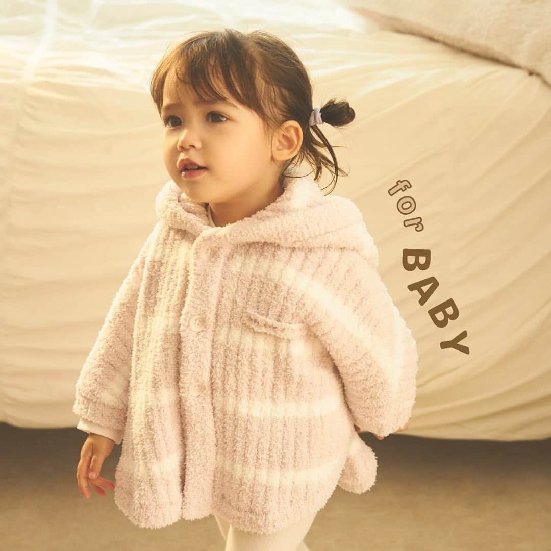 ジェラートピケさんのインスタグラム写真 - (ジェラートピケInstagram)「【NEW ARRIVAL】  ＼GELATO PIQUE KIDS&BABY／  ベビーポンチョとロングパンツのコーディネート。吸水機能がついた、ふんわりと軽く柔らかな'ベビモコ'素材。元気いっぱいにたくさん遊び回っても安心です。親子、きょうだいでお揃いができるサイズ展開。  #gelatopique #ジェラートピケ #gelatopique_kids #gelatopiquekidsandbaby #ジェラートピケキッズアンドベビー #ボーダー #ベア #子育てグラム #出産祝い #ベビー #baby #ベビー服 #キッズ #kids #子供服 #パジャマパーティー #パジャマ #ルームウェア @gelatopique_kids_baby @usagionline」11月30日 18時35分 - gelatopique_official