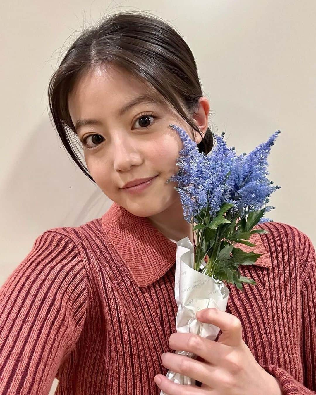 今田美桜のインスタグラム：「. 自撮り夜々ちゃん 💐  #今田美桜」