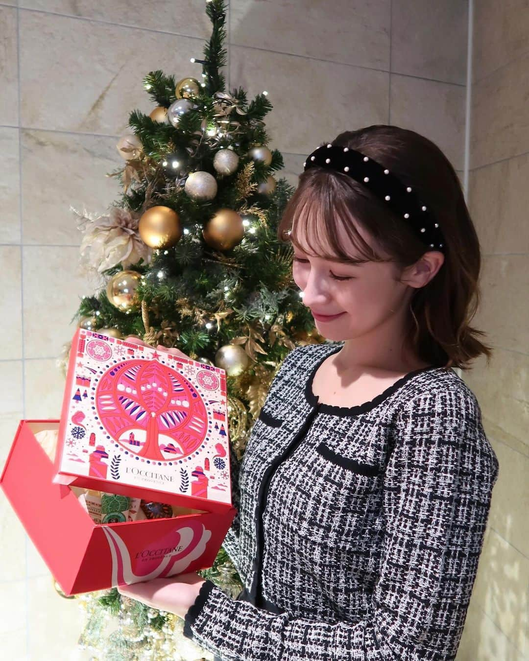 藤井サチさんのインスタグラム写真 - (藤井サチInstagram)「今年のクリスマスシーズンは 友達とわいわいしたい🎄  そこでみんなへのちょっとしたクリスマスプレゼントに、 ロクシタンのハンドクリームを持っていこうと思ってるよ🎅🏻  色んな香りのハンドクリームがあるから、 誰にでも喜ばれそう💝  #ロクシタン #loccitanepr #JOYwithloccitane #クリスマスコフレ #クリスマスギフト @loccitane_jp」11月30日 18時30分 - sachi_fujii_official