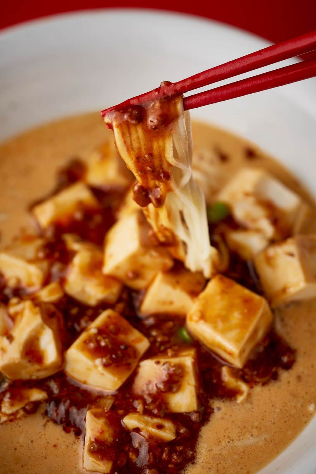 ホテルニューオータニ博多さんのインスタグラム写真 - (ホテルニューオータニ博多Instagram)「【12/1～おすすめ麺🍜熱々が恋しくなる季節ですね😋】  食べたい！と思った方は「🍜」をコメントしてください！  ◇マーボー担々麺　￥2,530 ごまの風味が口いっぱいに広がる濃厚スープに、熱々のマーボー豆腐をトッピング。 ランチタイムにもおすすめ！心も体も温まる一杯です✨  【ご予約・お問合せ】 TEL：092-715-2007（中国料理 大観苑） @newotani_hakata_official  #マーボー豆腐 #麻婆豆腐 #担々麺 #中国料理 #マーボー担々麺 #担々麺好き  #ホテルグルメ #ホテルランチ #ホテルディナー #福岡ホテル #福岡グルメ #福岡ランチ #福岡ディナー #hotelnewotnaihakata  #newotanihakata  #ホテルニューオータニ博多 #ニューオータニ博多」11月30日 18時32分 - newotani_hakata_official