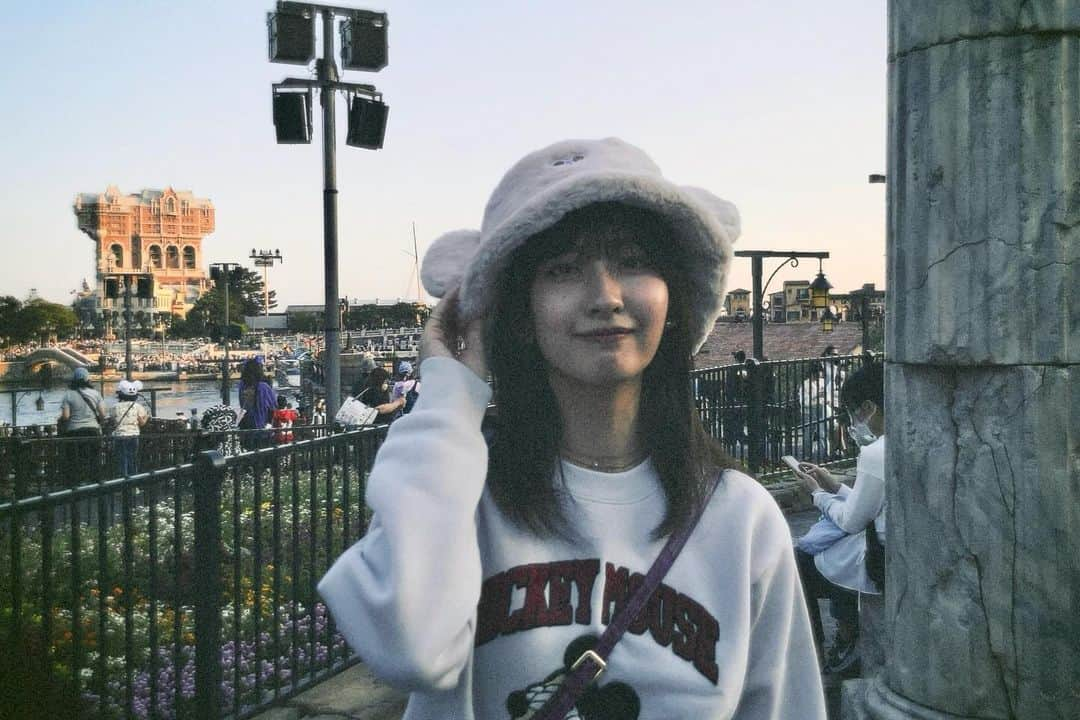 斉藤里奈のインスタグラム：「🎞📸🐭🌎🏰💫」