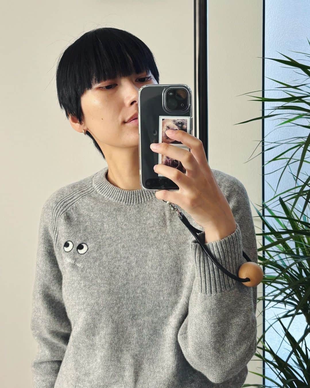 潮田あかりのインスタグラム：「👀 @uniqlo_jp @anyahindmarch」