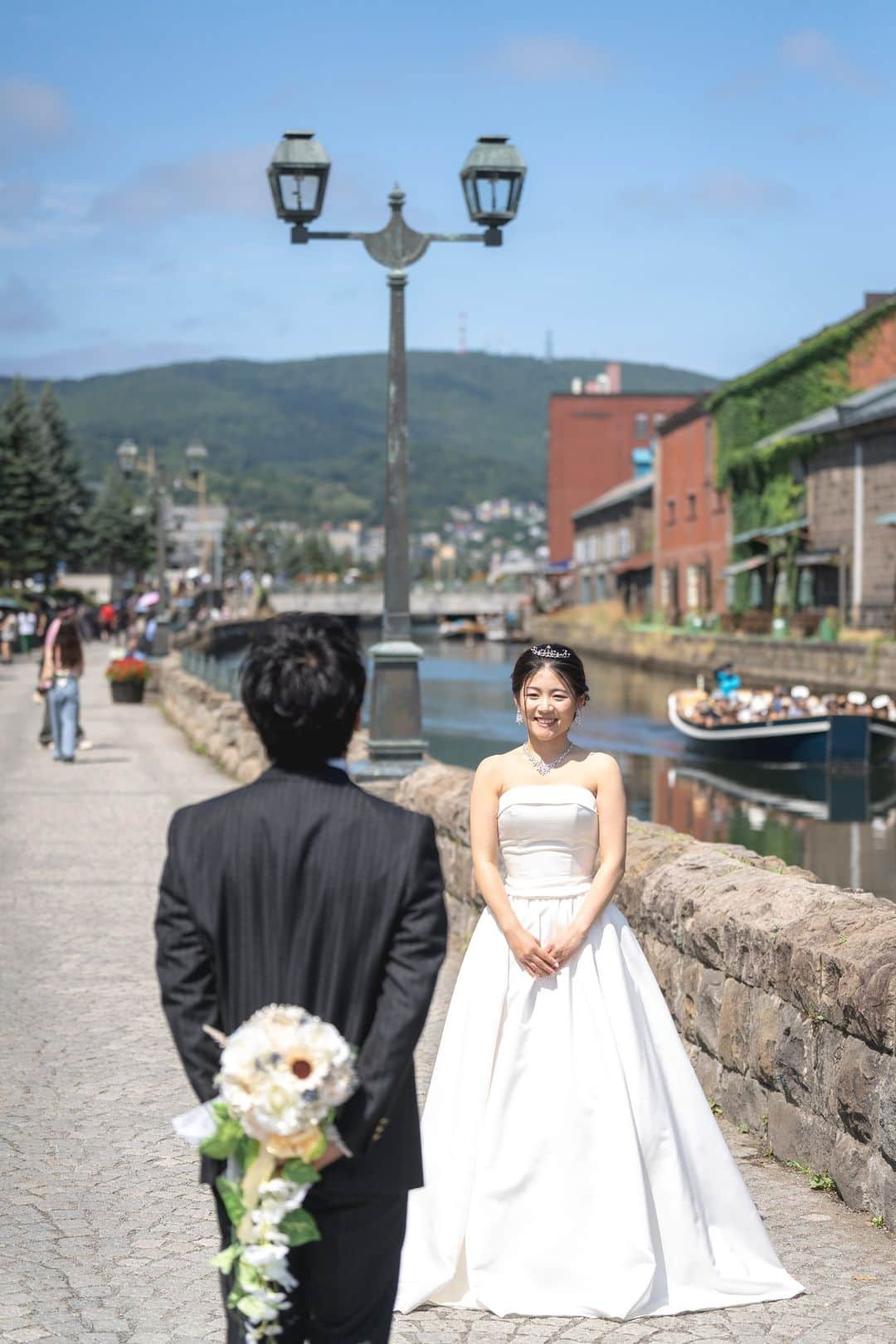 【公式】小さな結婚式さんのインスタグラム写真 - (【公式】小さな結婚式Instagram)「. @petit.wedding をフォローしてね♩ #小さな結婚式 をつけてのお写真投稿も大歓迎です♡ こちらの公式IGでリグラムさせていただきます＊ . 地元小樽の魅力が存分に味わえる 小樽運河でのロケーションフォト♪  小樽ならではの異国情緒溢れる景観がたまりません。 小さな結婚式であれば おふたりの思い出の地でのフォト撮影も叶います。 . >>#小さな結婚式小樽店 . ——————— #petitwedding #ラヴィファクトリー #前撮り #結婚式 #プレ花嫁 #卒花 #家族婚 #少人数結婚式 #ウェディング #wedding #bridal #weddingdress #花嫁 #挙式 #結婚式準備 #式場探し #日本中のプレ花嫁さまと繋がりたい #結婚式の思い出に浸る会 #結婚準備 #北海道花嫁 #ウェディングフォト #花嫁コーディネート #小樽運河 #ロケーションフォト #結婚式前撮り #フォト婚 #プロポーズショット #北海道フォト」11月30日 17時00分 - petit.wedding