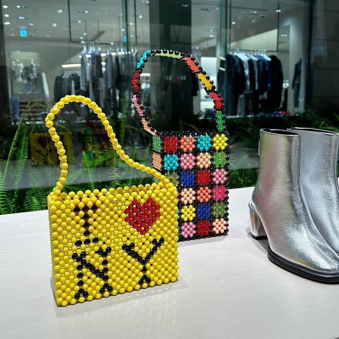 H BEAUTY&YOUTHのインスタグラム：「＜SUSAN ALEXANDRA＞ I LOVE NY BAG ¥42,900 BROADWAY BAG ¥49,500  #H_beautyandyouth #エイチビューティアンドユース @h_beautyandyouth  #BEAUTYANDYOUTH #ビューティアンドユース #Unitedarrows #ユナイテッドアローズ #susanalexandra」