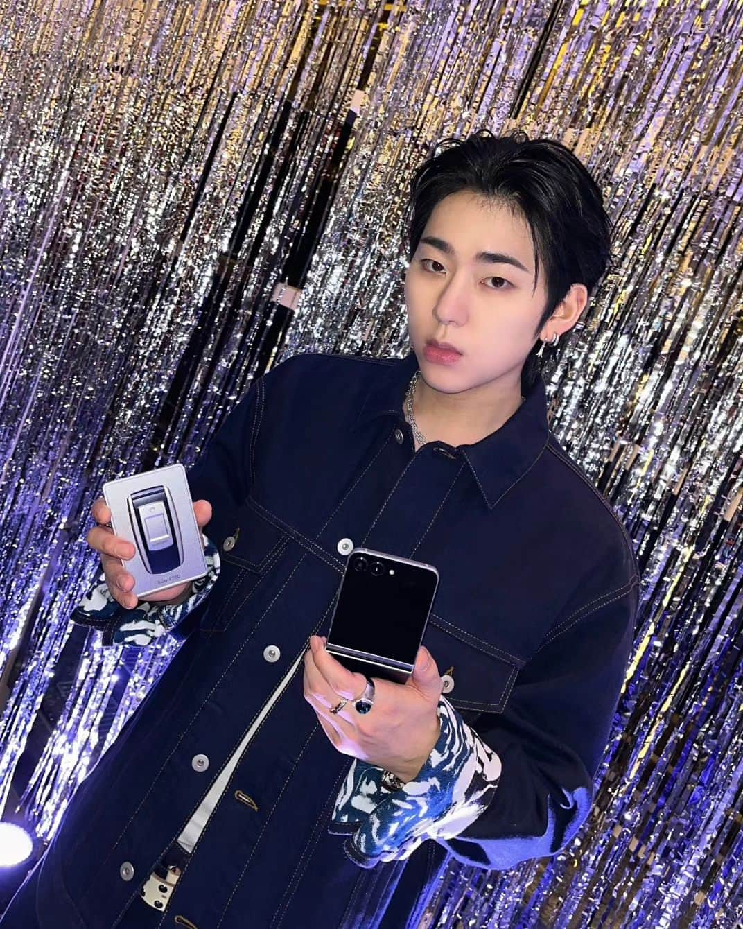 ジコさんのインスタグラム写真 - (ジコInstagram)「#광고  얼죽갤.......❤️  #Samsung #GalaxyZFlip5Retro #Retro」11月30日 17時17分 - woozico0914