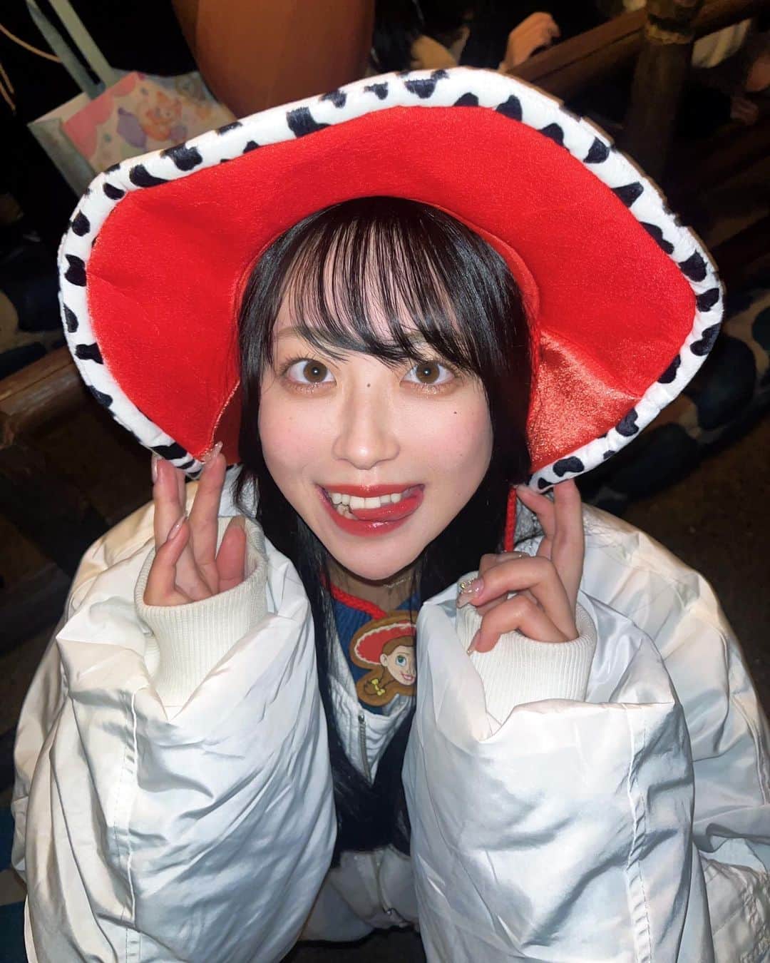 前田まはるさんのインスタグラム写真 - (前田まはるInstagram)「. 極寒ディズニー❣️ 久しぶりのランド、初めてのトムソーヤ‼️ あそこまじ楽しかったのに今まで1度も 行ったことなかったのなんでなん？？？？ ガンボスープ食べれた！美味しかった！ ピーターパンも初めて乗った！ まだまだ知らないとこがあるもんだなあと 凍えながらガッツリ楽しんだ23歳でした」11月30日 17時40分 - mahalu_maeda