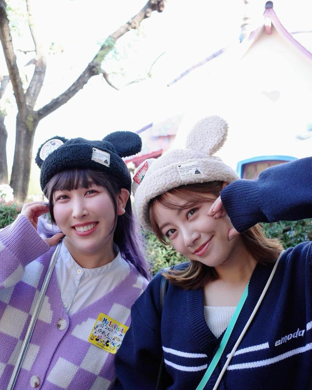 中川絵美里さんのインスタグラム写真 - (中川絵美里Instagram)「🏰 先日のももさん&ゆめっちとのディズニー！！ テーマパークに疎い3人なりの、まったり、常にゲラゲラしながらの１日は最高のご褒美になりました。(ゆめっち初ディズニーにお供できて光栄🫶)  キャストの皆さんのマジカルな振る舞いに感動！！ 突如現れたウィッグの妖精にも驚き！！！🧚🤣  ゆめっち、ももさんお誕生日おめでとうございます🥂(11/17&12/8です) 常に人への気遣いがものすごくて、愛情溢れる2人にいつもいつも支えられてます🤝  #ディズニーランド #クリスマスディズニー」11月30日 17時10分 - emiri_nakagawa