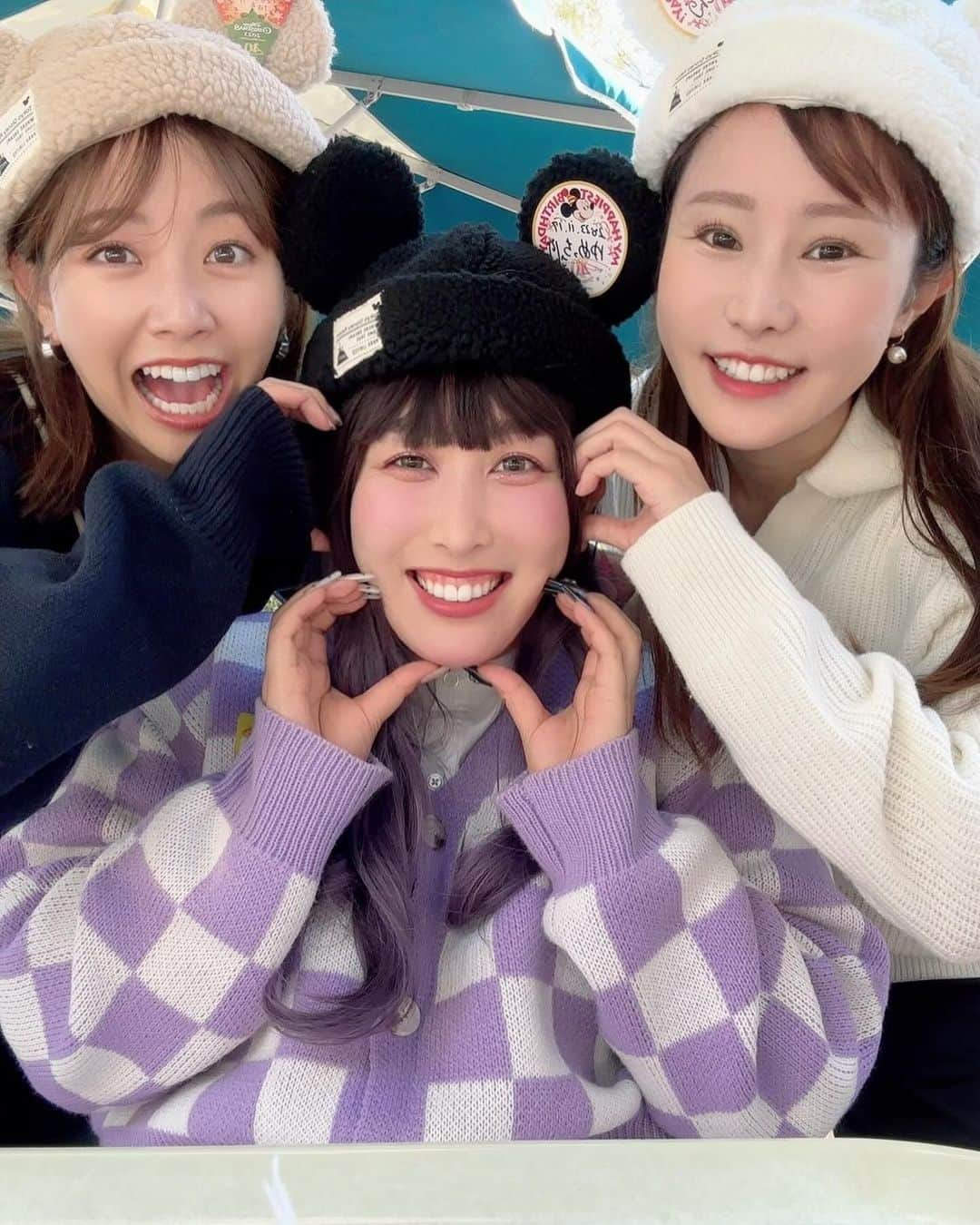 中川絵美里のインスタグラム：「🏰 先日のももさん&ゆめっちとのディズニー！！ テーマパークに疎い3人なりの、まったり、常にゲラゲラしながらの１日は最高のご褒美になりました。(ゆめっち初ディズニーにお供できて光栄🫶)  キャストの皆さんのマジカルな振る舞いに感動！！ 突如現れたウィッグの妖精にも驚き！！！🧚🤣  ゆめっち、ももさんお誕生日おめでとうございます🥂(11/17&12/8です) 常に人への気遣いがものすごくて、愛情溢れる2人にいつもいつも支えられてます🤝  #ディズニーランド #クリスマスディズニー」