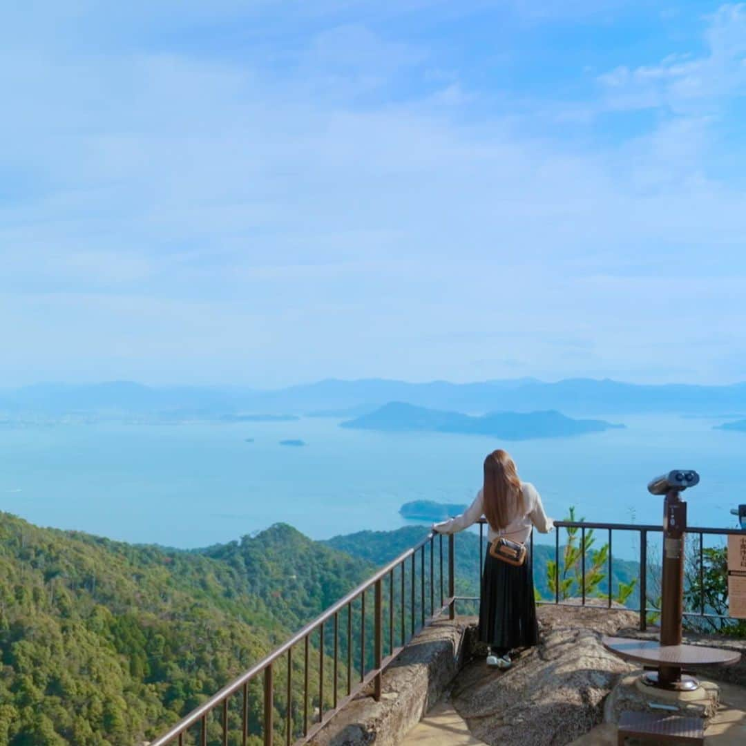 フジテレビ「空旅をあなたへ」さんのインスタグラム写真 - (フジテレビ「空旅をあなたへ」Instagram)「今週木曜日22:54〜の「空旅をあなたへ」は、 アーティスト・平原綾香が巡る、広島県✈️  今回の広島の旅を 平原さんの現地歌唱とともに 振り返ります⛩️🤗🎙️  今回の宮島の旅は、 平原さんにとってどのようなものだったのでしょうか？😌✨  鳥居背景での歌唱は圧巻です！！🎵  是非ご覧ください！  #平原綾香 さん #広島県 #廿日市市 #宮島  #あなごめしうえの #厳島神社 #空旅をあなたへ #soratabi #撮影 #撮影オフショット」11月30日 17時11分 - soratabi_fuji