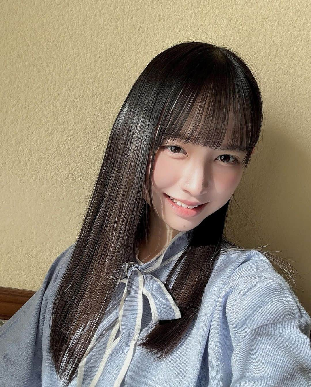 水瀬紗彩耶さんのインスタグラム写真 - (水瀬紗彩耶Instagram)「明日の舞台稽古に向けて練習頑張る！！！ ・ ・ ・ #ストレートヘア」11月30日 17時13分 - saaya_minase_