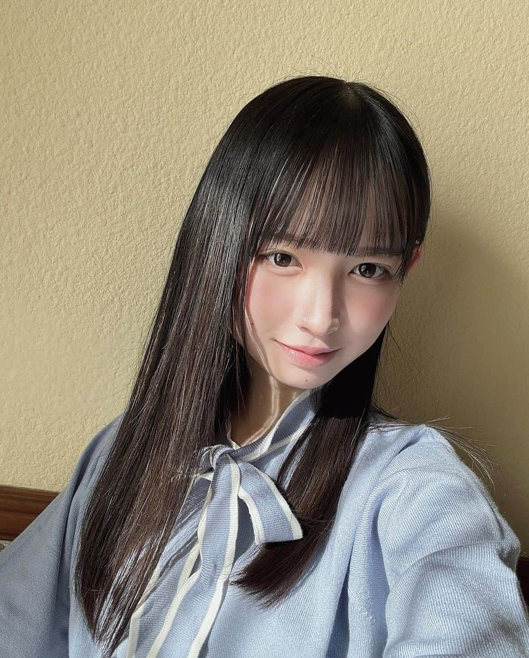 水瀬紗彩耶のインスタグラム：「明日の舞台稽古に向けて練習頑張る！！！ ・ ・ ・ #ストレートヘア」