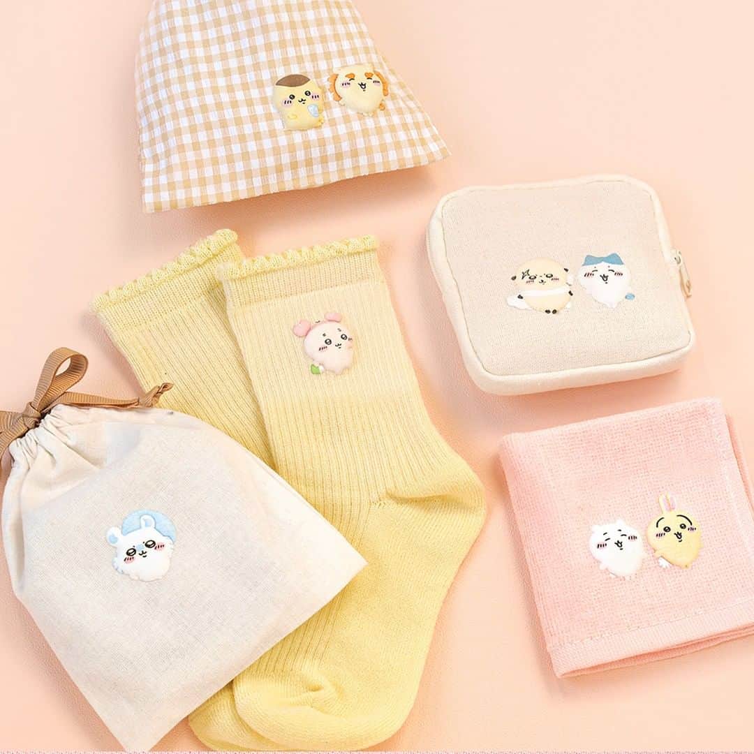 クラフトタウンさんのインスタグラム写真 - (クラフトタウンInstagram)「かわいい！ぷっくりワッペンを貼りたい！と思ったら、コメント欄に「💖」の絵文字で教えてください♪  - -  ＼ ぷっくりかわいい！ ／ 『ちいかわ ふくらむワッペン』  Twitter発「なんか小さくてかわいいやつ（通称ちいかわ）」のキャラクターが ぷっくり膨らむ不思議なワッペンになって登場です。  アイロンを押し当てて15秒待つだけ。 まるでキャラたちが飛びだしてきたように立体感のある仕上がりに。  キッズたちにも大人気なちいかわ。 巾着やシューズケースなどの通園通学グッズのアクセントにぴったりです！  くつ下やハンカチなど、既成品に貼ってアレンジを楽しむのもおすすめ。  １パッケージに２キャラクター入りで、全４種類。 ちいかわたちを身近なものに貼って癒されませんか？  ぷっくりさせるコツは、  ☑ドライでアイロンを当てる ☑全体重をかけてしっかり押さえる ☑アイロンの平べったいところで押さえる（穴の開いているところはさける） ☑動かさない  です！ ちょこっとコツはいりますが、ぷっくりかわく仕上げてみてくださいね♪  - -  ちいかわ ふくらむワッペン 2枚入／全4種類 商用利用不可 税込 各550円  ちいかわ ふくらむワッペンは一部店舗とオンラインショップで販売しています。  * *  #ちいかわ#ふくらむワッペン#ワッペン#ちいかわワッペン #入園入学#入園入学準備 #ハンドメイド好きな人と繋がりたい #ハンドメイド好きさんと繋がりたい #ソーイング#手作り#手芸#ハンドメイド#handmade #クラフトハートトーカイ#トーカイ#crafthearttokai」11月30日 17時13分 - crafthearttokai