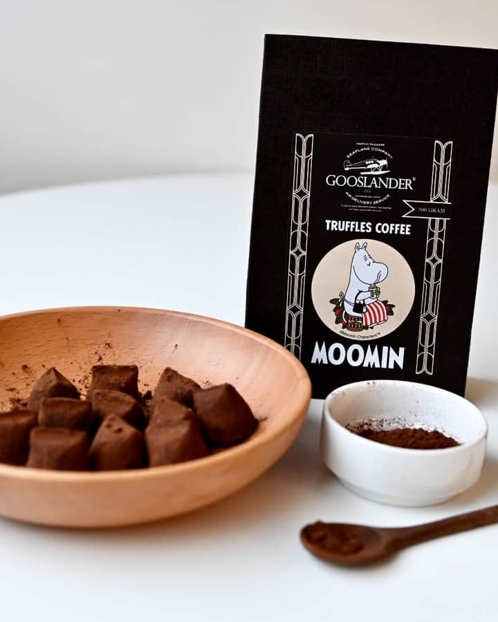 ムーミンさんのインスタグラム写真 - (ムーミンInstagram)「Mmmm, truffles 🤤  You cannot go wrong with a box or two of Moomin truffles from @gooslander_se this holiday season. Elevate your culinary journey with these exquisite delicacies, featuring an array of alluring flavours.  👉 Mocca and Coffee Bean 👉 Orange 👉 Sea Salt 👉 Natural 👉 Raspberry  Order your boxes through the 🔗 in bio.  #moomin #moominofficial」11月30日 17時25分 - moominofficial