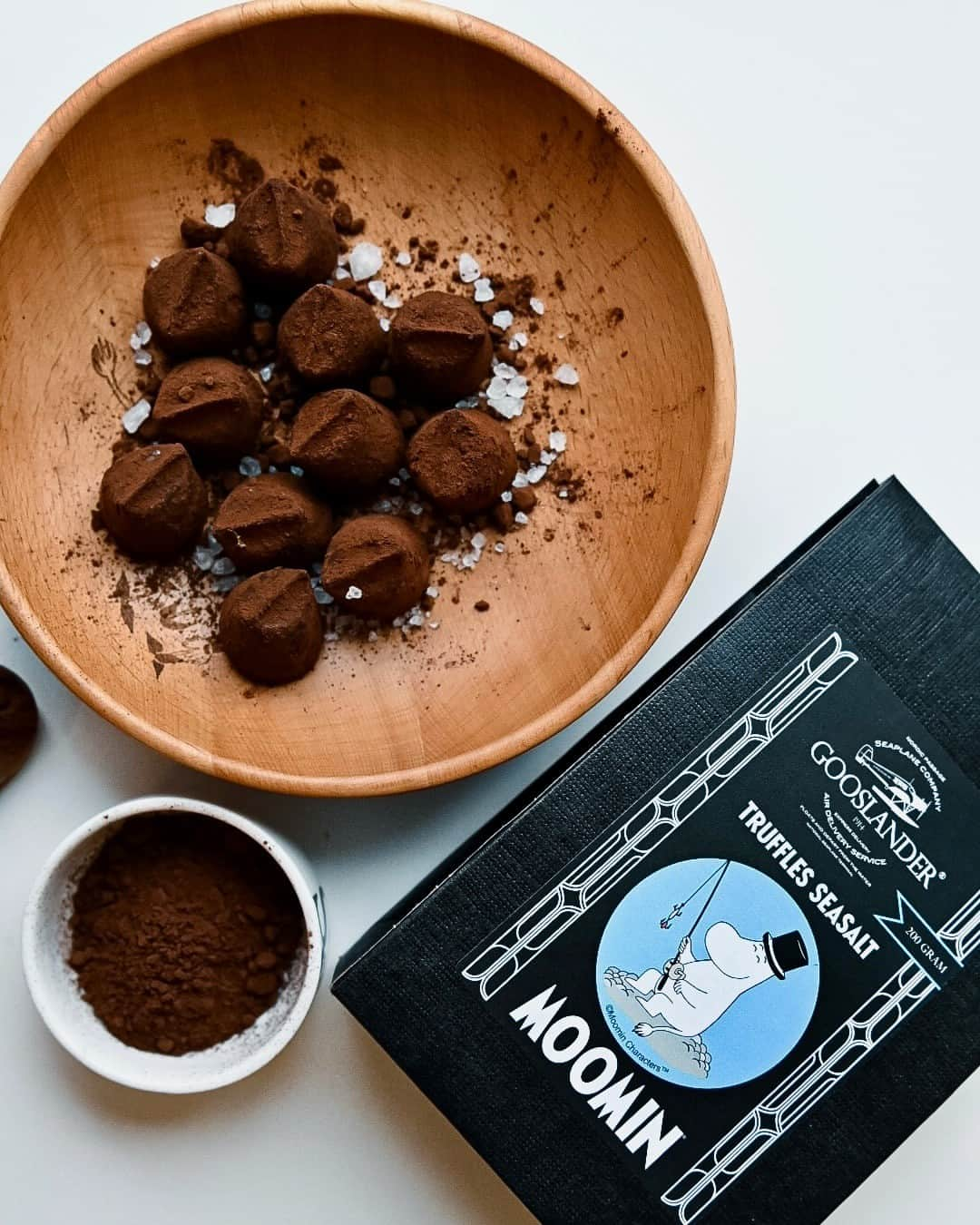 ムーミンのインスタグラム：「Mmmm, truffles 🤤  You cannot go wrong with a box or two of Moomin truffles from @gooslander_se this holiday season. Elevate your culinary journey with these exquisite delicacies, featuring an array of alluring flavours.  👉 Mocca and Coffee Bean 👉 Orange 👉 Sea Salt 👉 Natural 👉 Raspberry  Order your boxes through the 🔗 in bio.  #moomin #moominofficial」