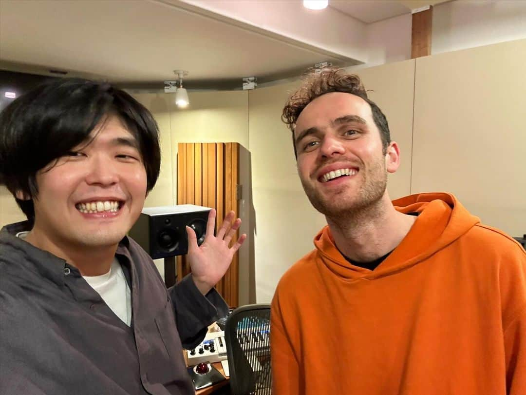 STUTSさんのインスタグラム写真 - (STUTSInstagram)「It was really nice to meet Jordan Rakei🙏 Jordan came to my studio and made some beats together! So precious time and really fun..  来日中だったJordan Rakeiさんが家に来てくれて一緒にセッションしました🎹🥁 色々お話できてビートも作れて最高な時間でした。」11月30日 17時29分 - stuts_atik