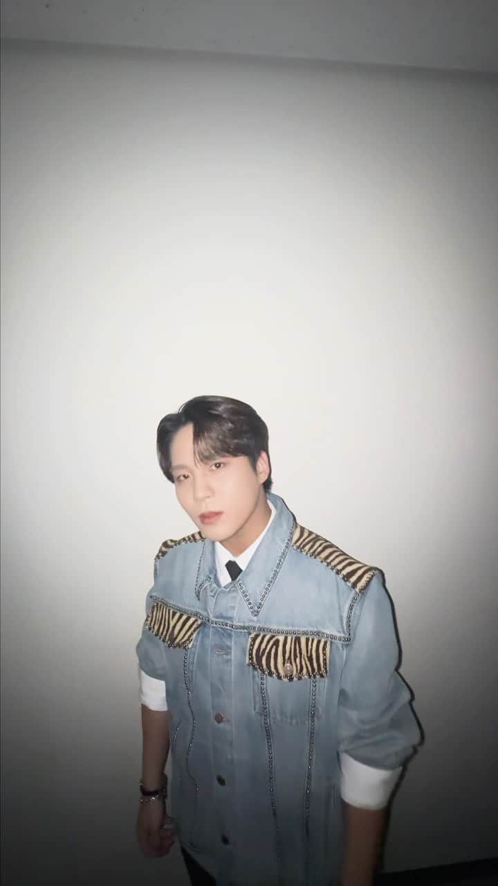 ATEEZのインスタグラム：「에이티니한테 주는 선물😊   #ATEEZ #에이티즈 #JONGHO #종호」