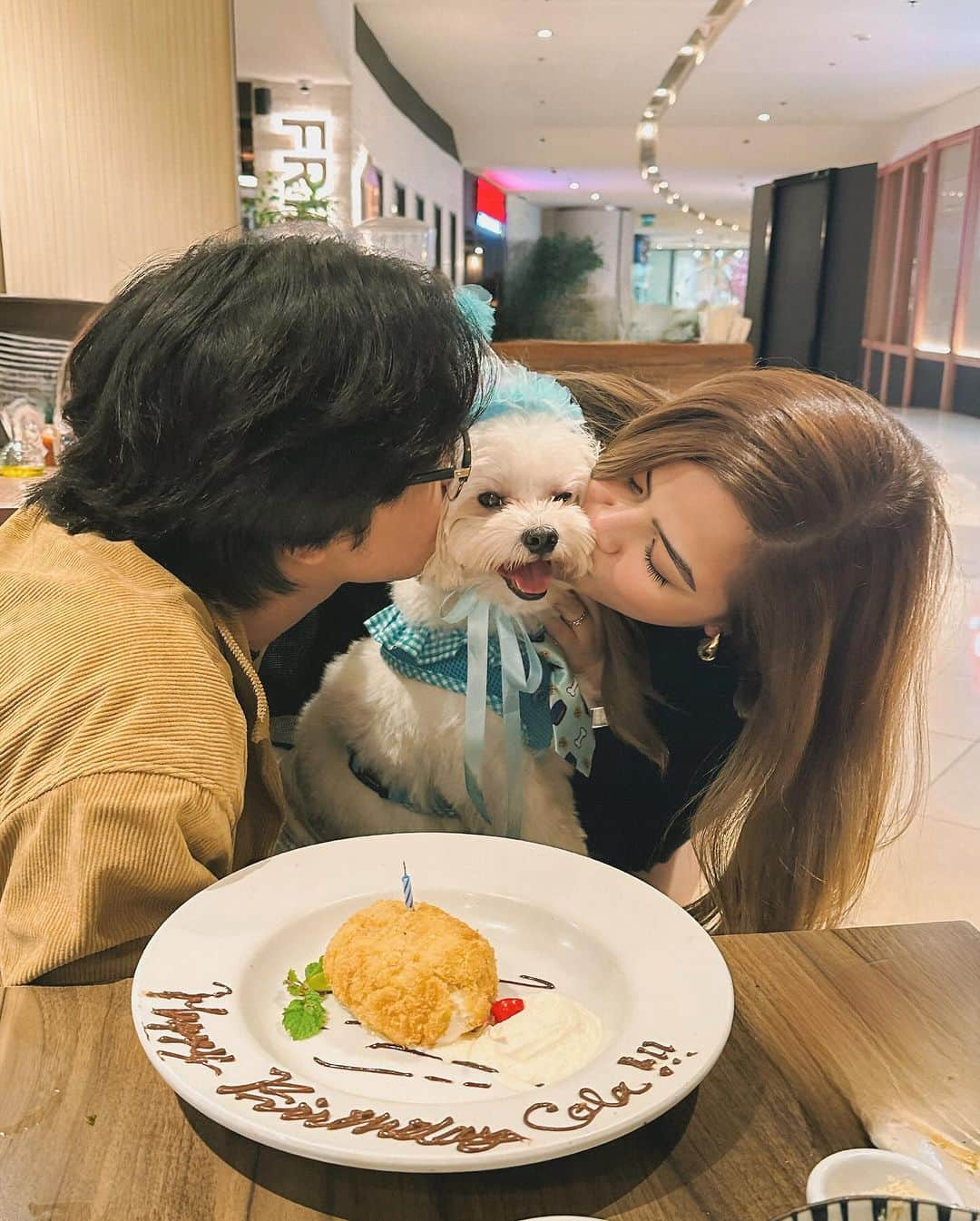 Alexa Ilacadさんのインスタグラム写真 - (Alexa IlacadInstagram)「Proud parents of this thicc boy who just turned 2! 🥳🐶🎂 @colaestrada_」11月30日 17時30分 - alexailacad