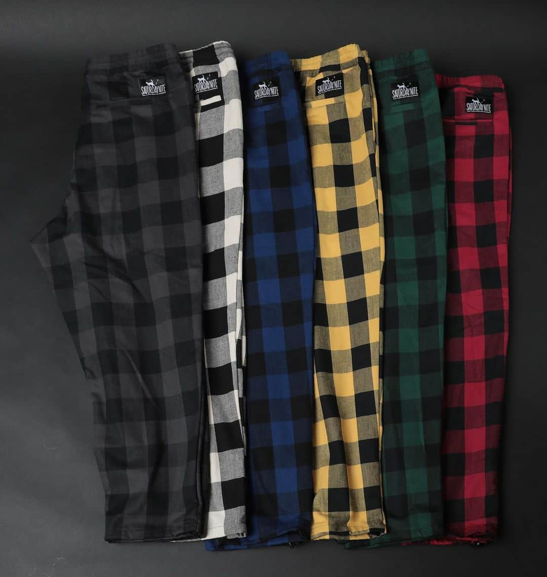 白鳥雪之丞のインスタグラム：「SATURDAY NiTE-BLOCK CHECK TWO TUCK PANTS ¥25.000(tax in)  全6色、2サイズ展開、上質は生地を使用、Lサイズは男性でもゆったり履いて頂けるサイズ、Mサイズはレディース丈に寄せた仕様です。　  ご好評頂き、各色、各サイズ残り僅か、売切次第終了になりますので宜しくお願い致します!!  https://tears-of-swan.shop-pro.jp/?pid=177450229 (webshopオーダー分、12/4発送)  @tears_of_swan  #saturdaynite #blockcheck  #twotuckpants  #pants」